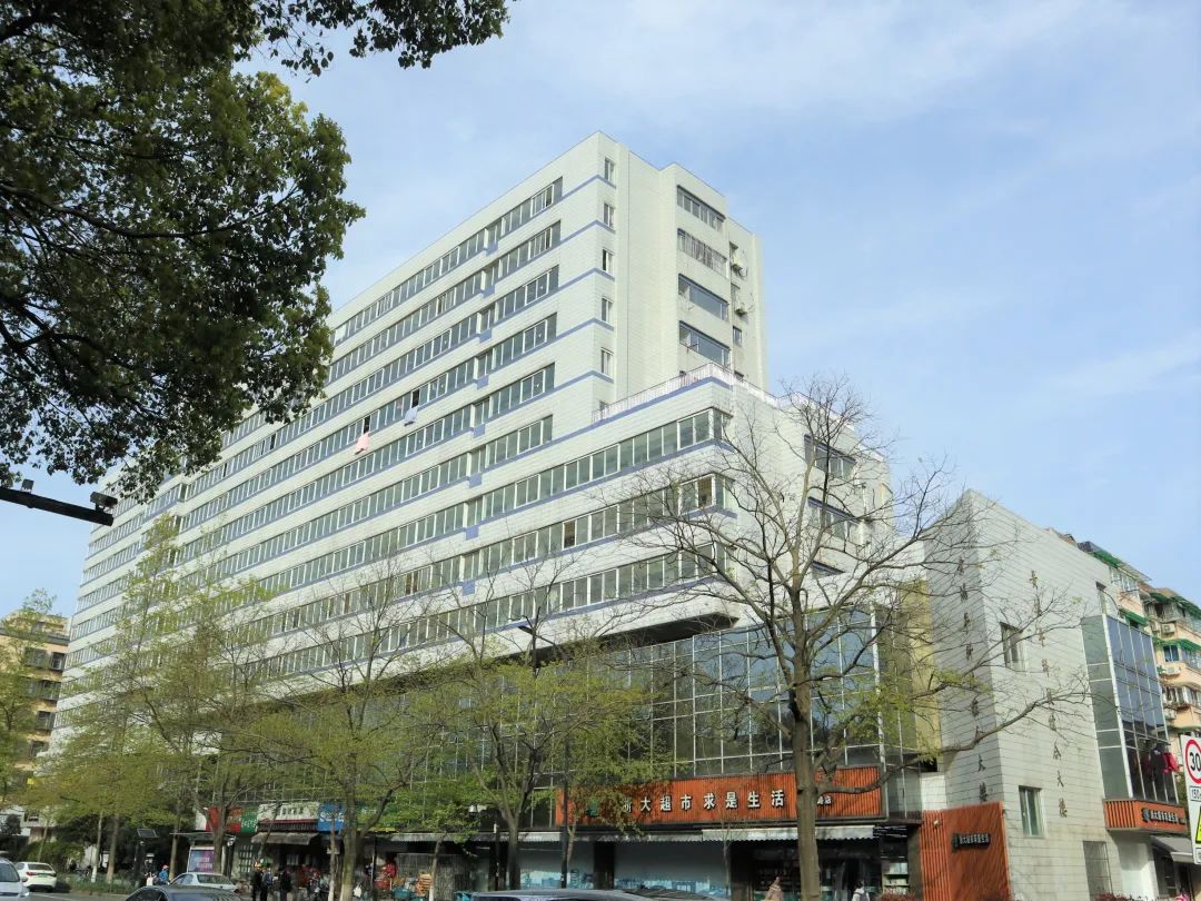 黄鸿年科技综合楼.jpg