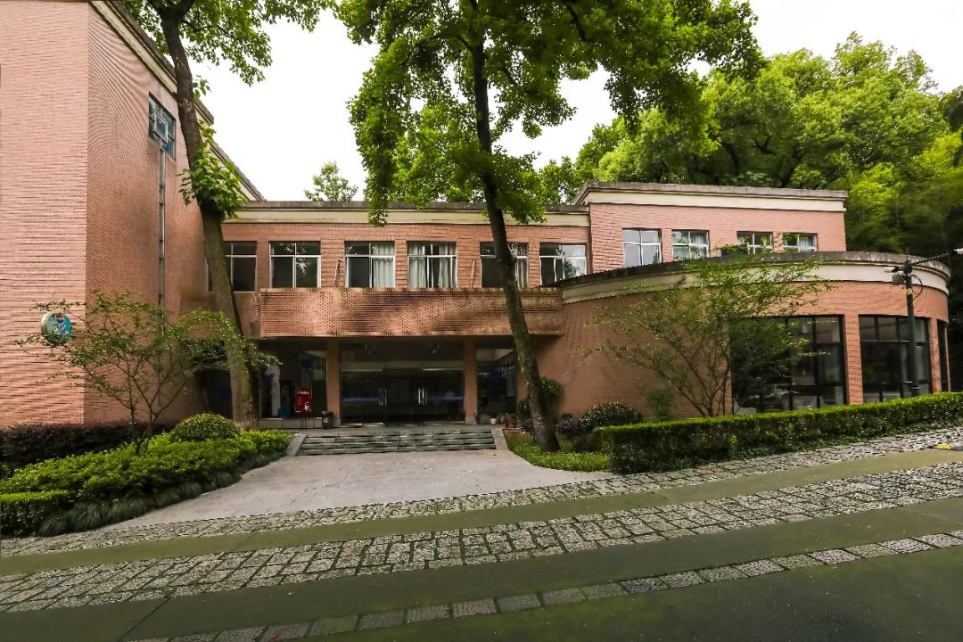 李作权学生活动中心.jpg
