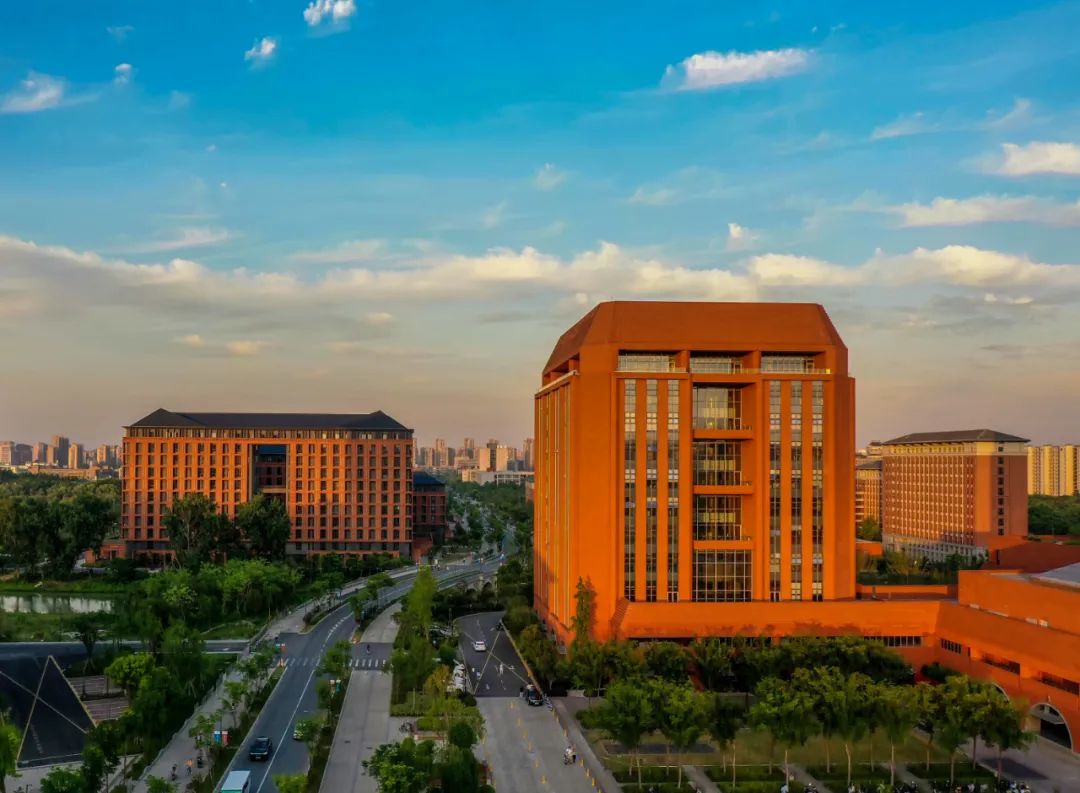 管理学院大楼2.jpg